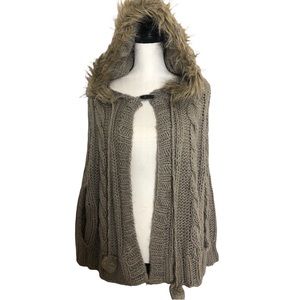 NWT Willow & Clay hooded poncho Sz L